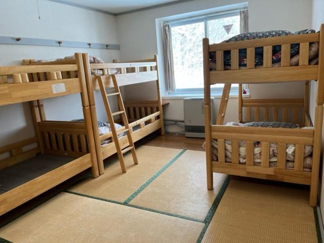 Kusatsu Kogen Youth Hostel Экстерьер фото